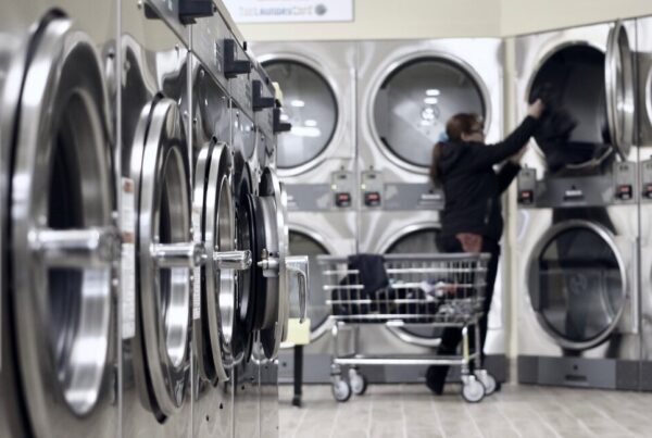 laundry services vs laundromat